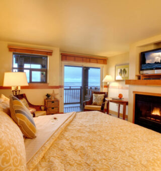 The-Ocean-Lodge-Cannon-Beach-hotel-room-5-768×512