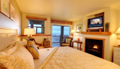 The-Ocean-Lodge-Cannon-Beach-hotel-room-5-768×512